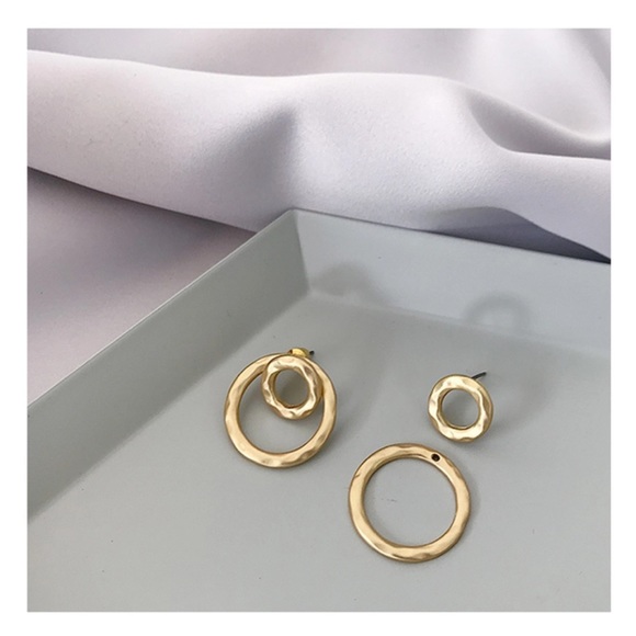 PERRI ✨ Matte Gold Hammered Metal Circle Studs - Picture 2 of 4
